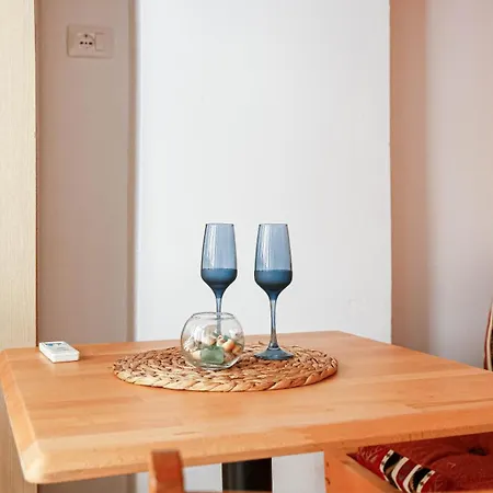 Mini Stylish - W Kitchen Apartment Himare